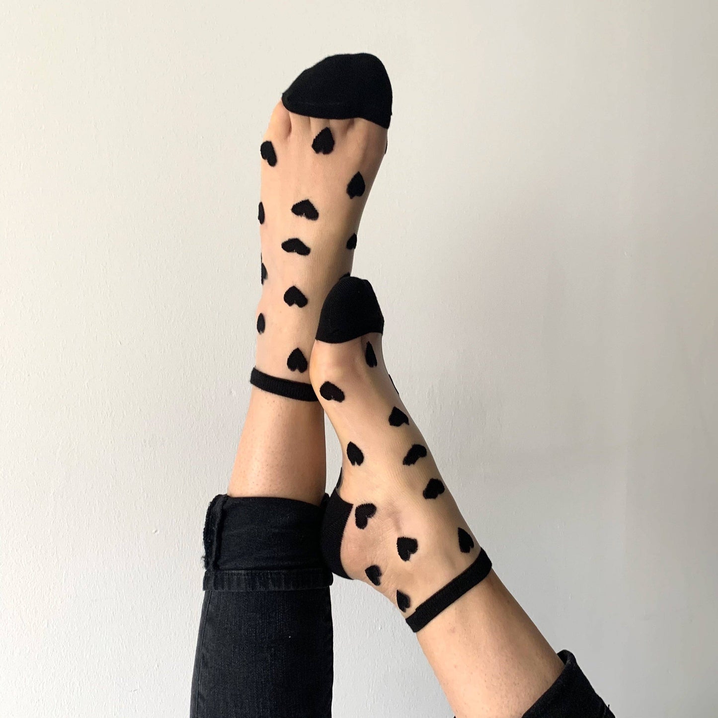 Laure chaussettes avec des coeurs noirs - socquettes